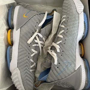 LEBRON XVI LOW SIZE 14.